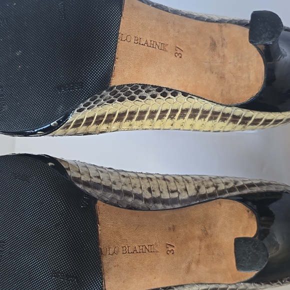 Manolo Blahnik Black Snakeskin Patent Leather Heels Pumps - Picture 12 of 16